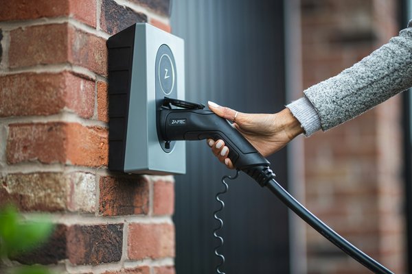 How do you choose the best electric vehicle charging station for a UK home?