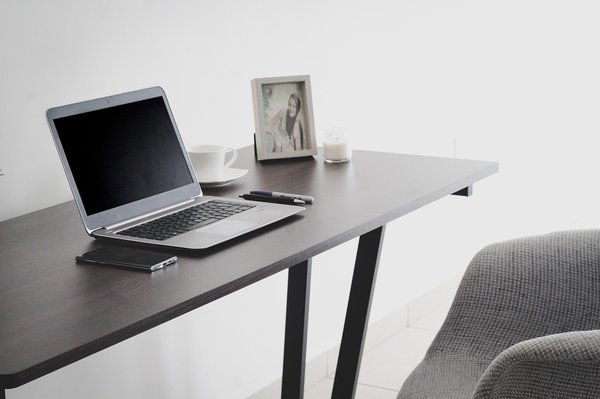 How can you create a minimalist home office in a small Edinburgh apartment?